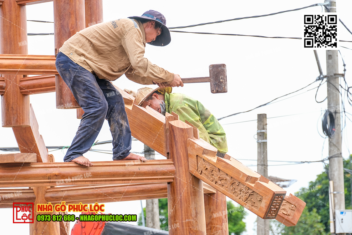 Thi công nhà chòi bởi người thợ có tay nghề cao