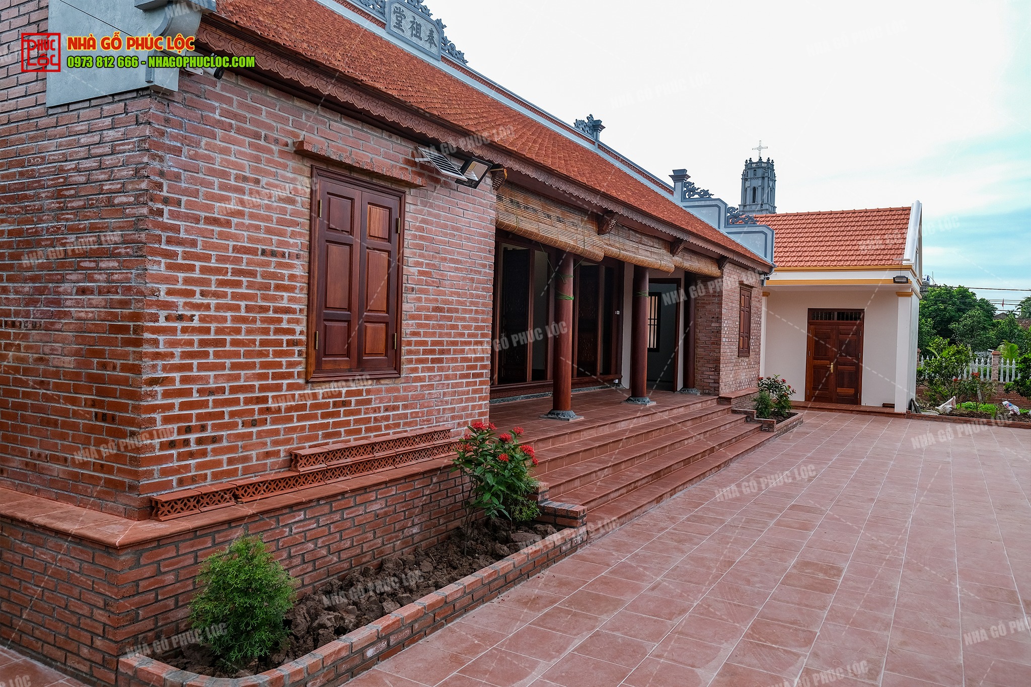 Mẫu nhà gỗ 3 gian 2 chái gạch xây không trát đẹp
