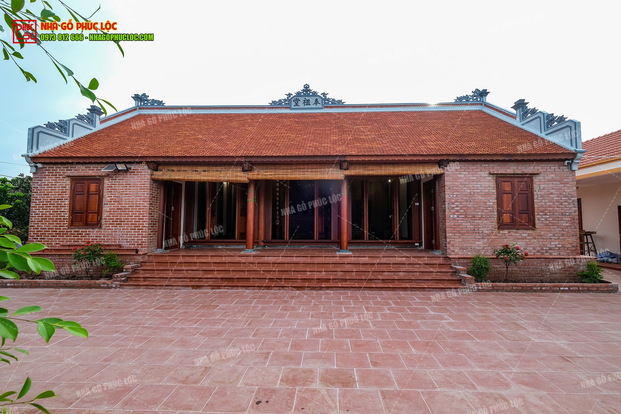 Lưu ý khi thi công và bảo dưỡng gạch lát sân nhà gỗ Bắc Bộ